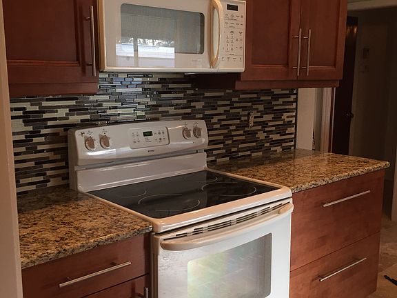 3rd image of 229 Parkview Dr