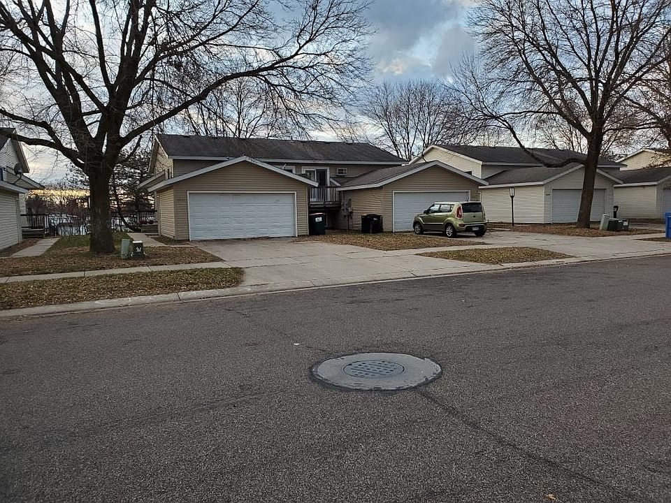 2nd image of 2827 Northern Valley Dr NE APT 3