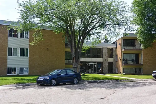 133 Davidson Cres Photo 1