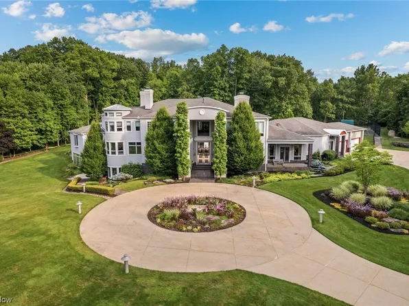 35850 S Woodland Rd, Moreland Hills, OH 44022