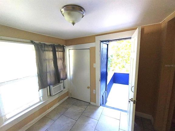 4th image of 418 E Amelia Ave APT B