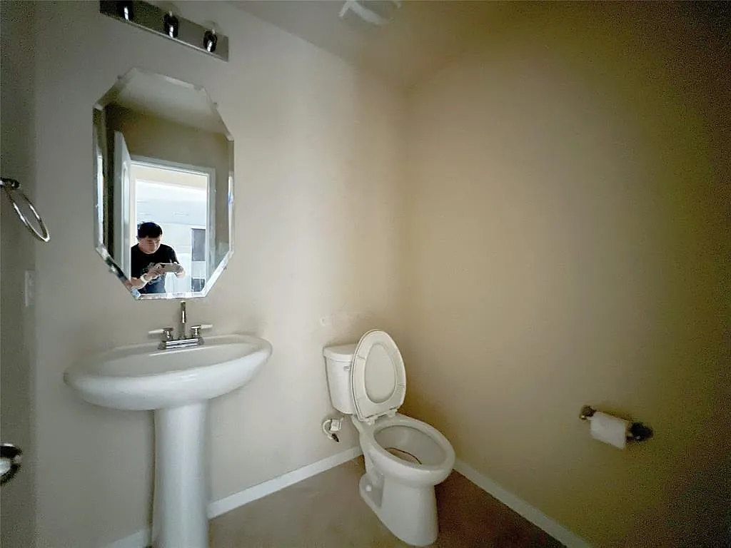 4 bed, 3.5 bath, 2580 sqft, $2,399 — Photo 4