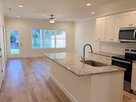 4th image of 1404 Summer Meadow Dr