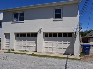 204 5th St #1/2, Carmi, IL 62821