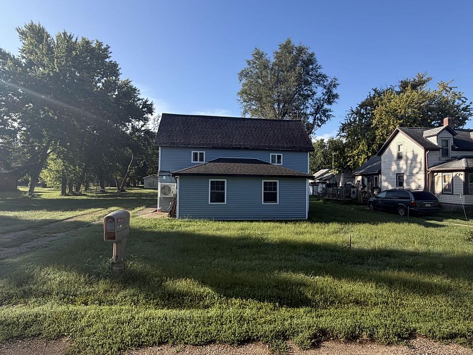 1st image of 825 Lincoln St