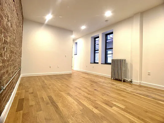 Rented by Bohemia Realty Group | media 35