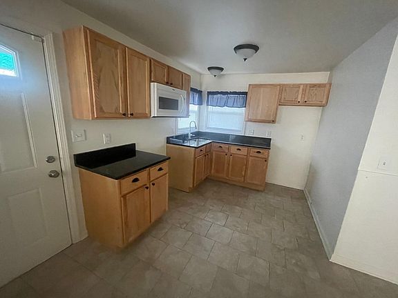 4th image of 2690 Gibson St