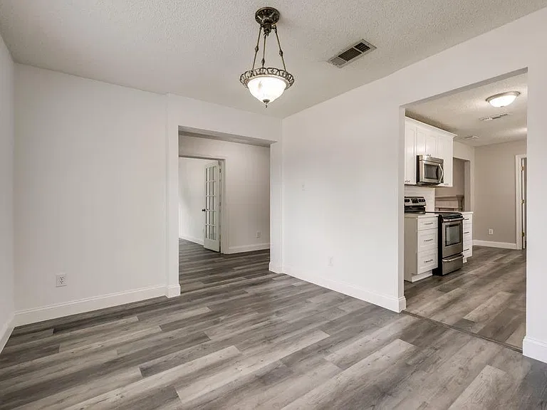 10717 Pineview Ln — Photo 6