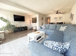 9 Inwood Ter, Freehold, NJ 07728