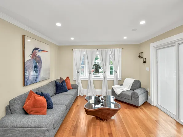 10 Pierce Ave, Dorchester, MA