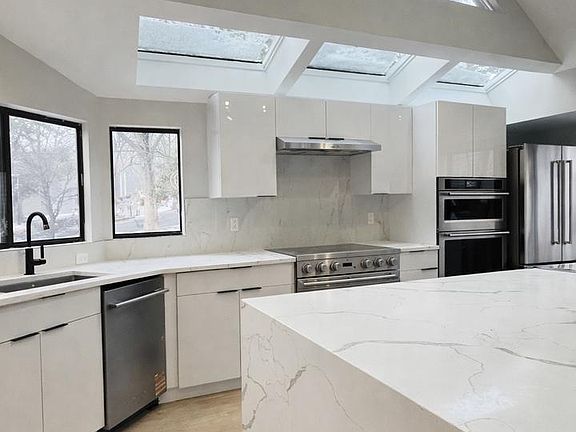 3rd image of 1671 Cedar Hollow Way