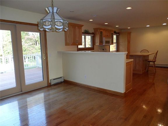 3rd image of 18681 Hickory Dr