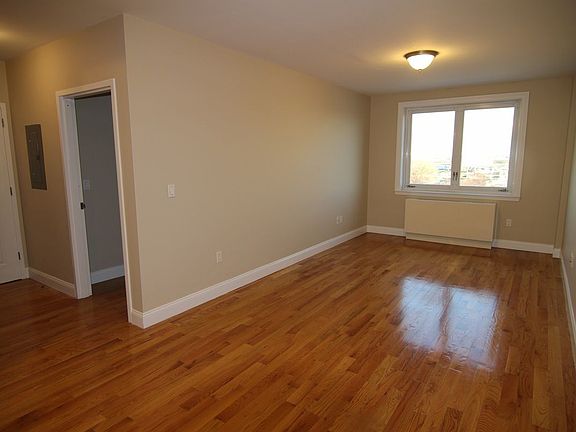 2nd image of 2012 31st St APT 3D