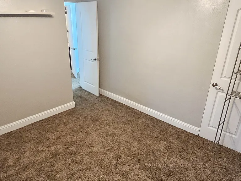 1001 W Walnut St #A — Photo 10