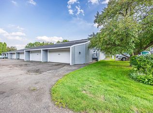 101 Canabury Ct, Little Canada, MN 55117