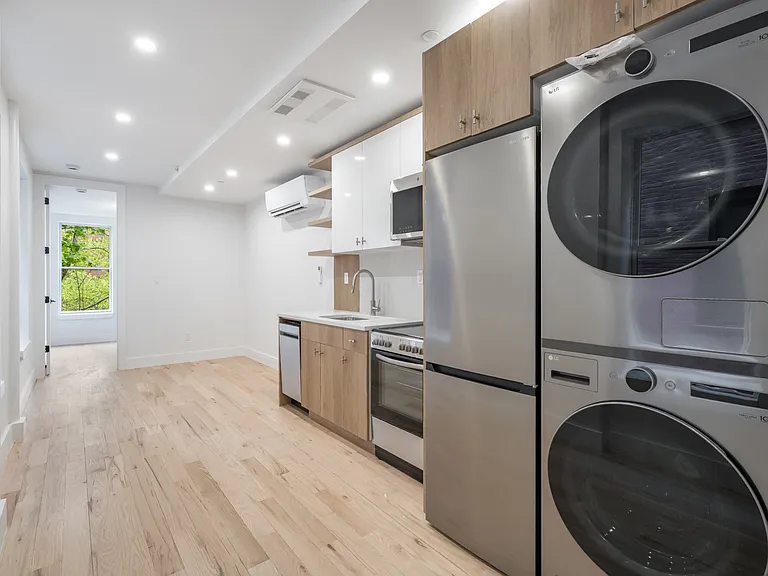376 Montgomery St #1F — Photo 6