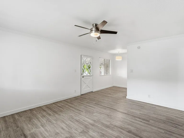 1 bed 1 bath with storage unit — Photo 8