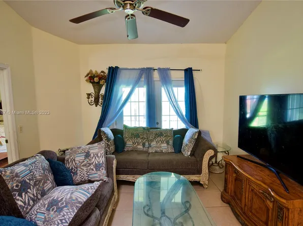 3811 Island Club Cir, Lake Worth, FL 33462