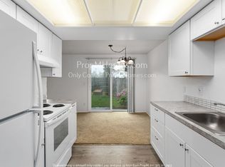 Spacious and Cozy Two-Bedroom in Gresham - Yard + Garage!, Gresham, OR 97080