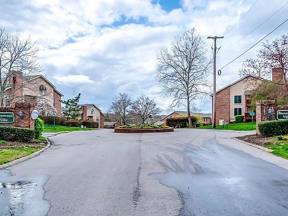Entry to secluded neighborhood