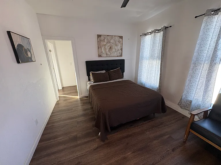 907 D Ave #5 — Photo 17