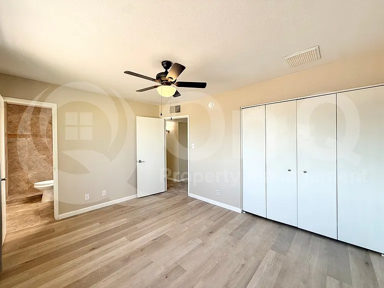 445 E Beatryce St — Photo 15