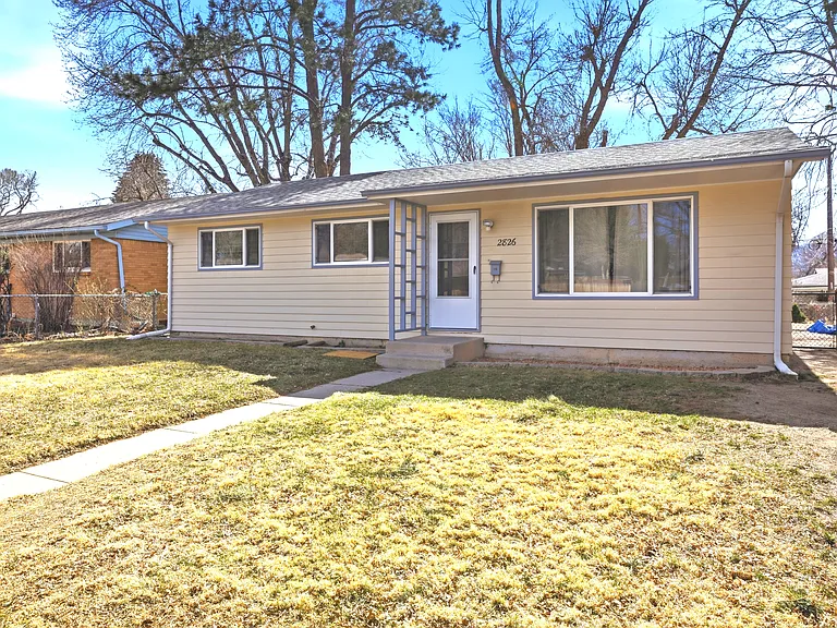 2826 N Institute St — Photo 2