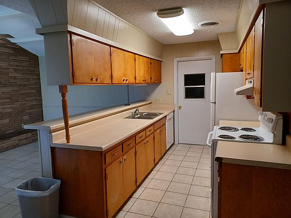 5th image of 132 Merrill Dr