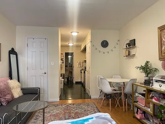 Rented by Oxford Property Group | media 11