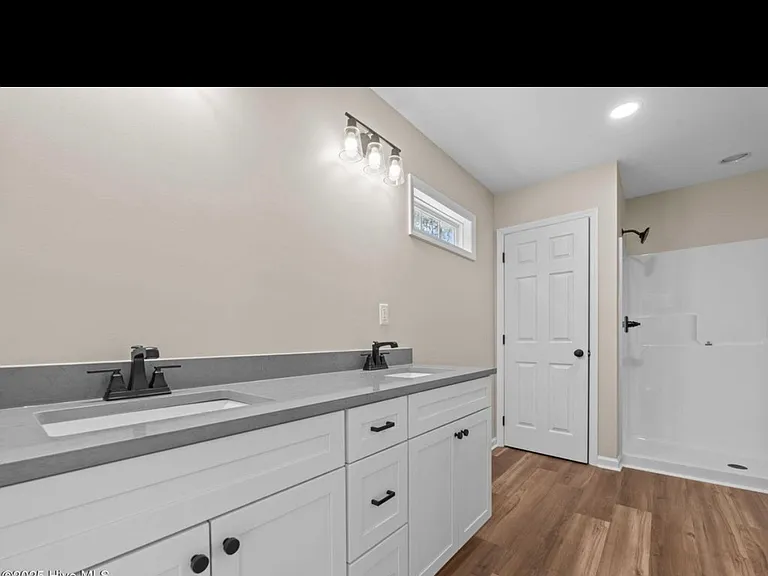 215 Beech St — Photo 10