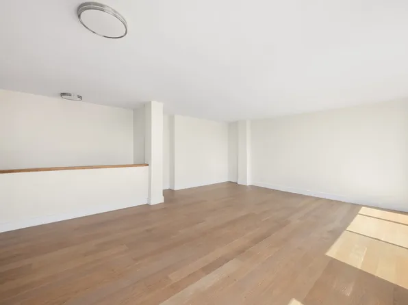 555 Main Street image 4 of 14