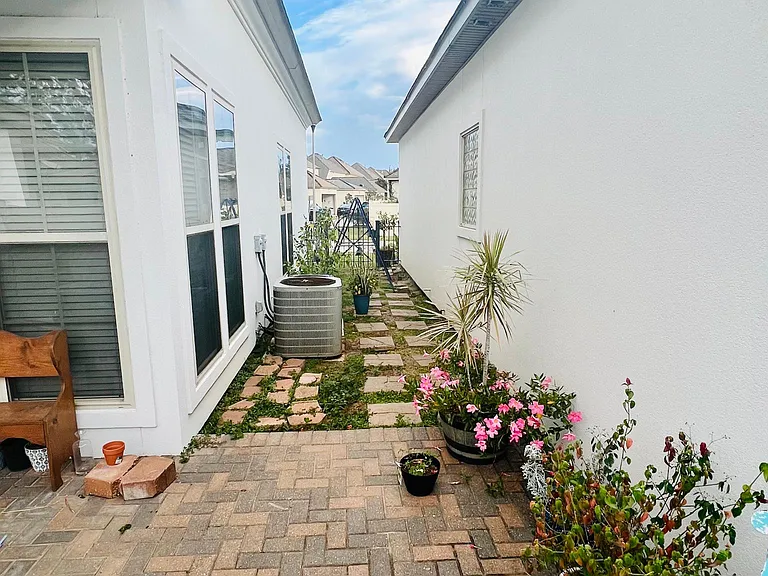 107 Pine Aly — Photo 15