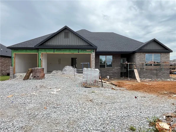 4749 Cowboy St, Springdale, AR 72762