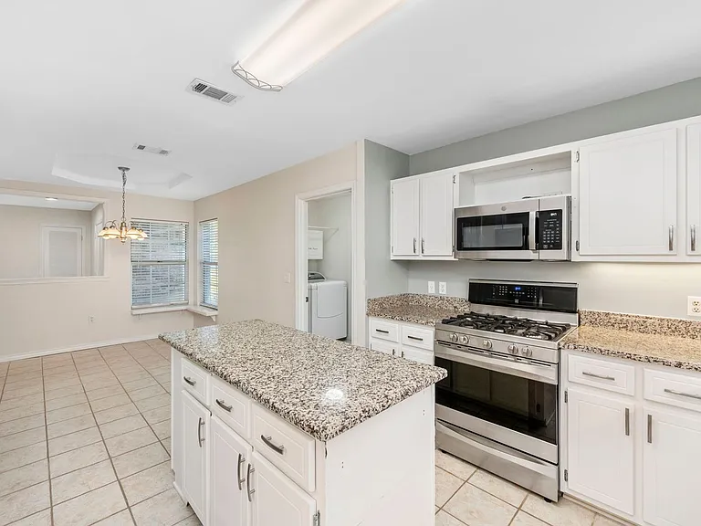 305 Parkwood Pl — Photo 15