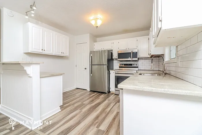 980 Hitchcock Rd — Photo 10