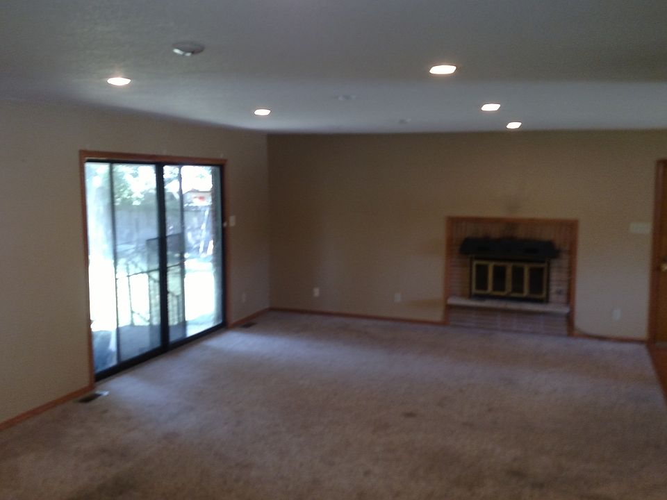 1st image of 1821 N Chelsea Dr