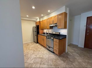 25-62 43rd St #1R, Astoria, NY 11103