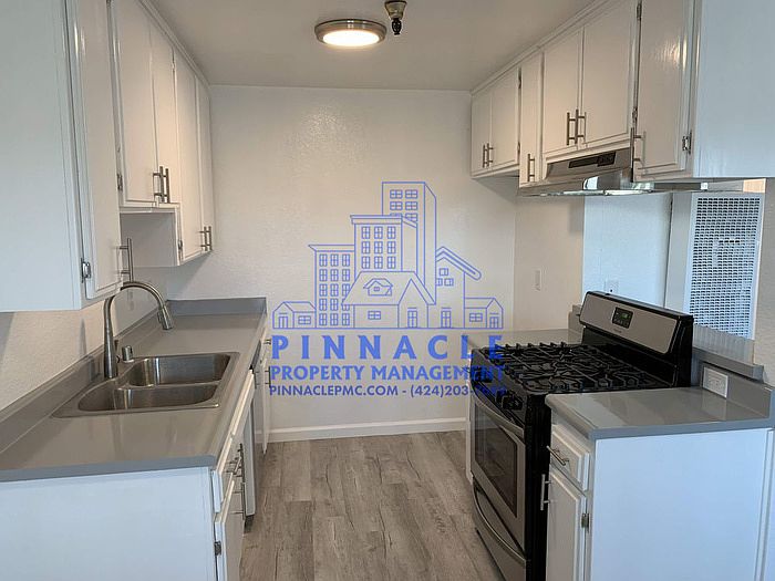 1st image of 11610 Oxford Ave APT 4