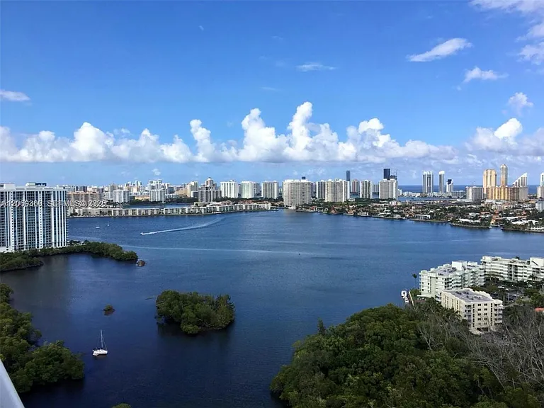 16385 Biscayne Blvd #1818 — Photo 19