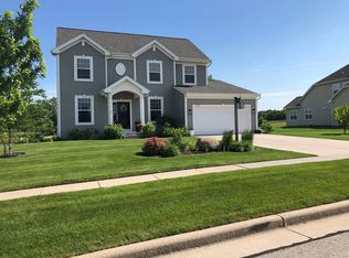 1438 Applewood Cir, Mukwonago, WI 53149