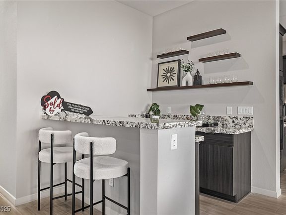 5th image of 30 Hilltop Crest St