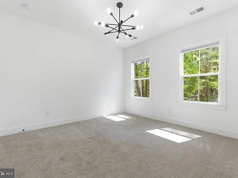 916 Waterview Dr — Photo 18