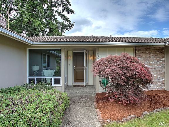 Fairwood amenities include security patrols, enviable parks, a tranquil setting and award-winning schools. Easy access to freeways, SeaTac airport, hospital, major retail, dining and business hubs. 