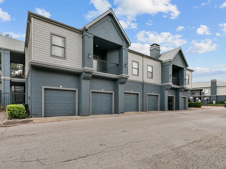 5636 Apartment Homes — Photo 47