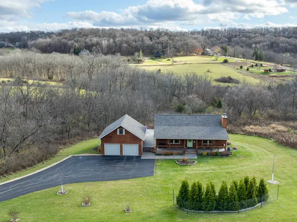 31 Shenandoah Dr, Galena, IL 61036