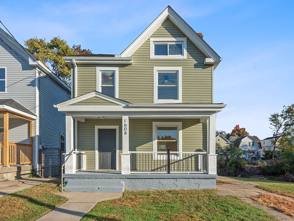 1608 Brewster Ave