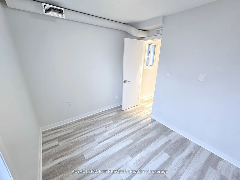 1037 Bathurst St #3 — Photo 9