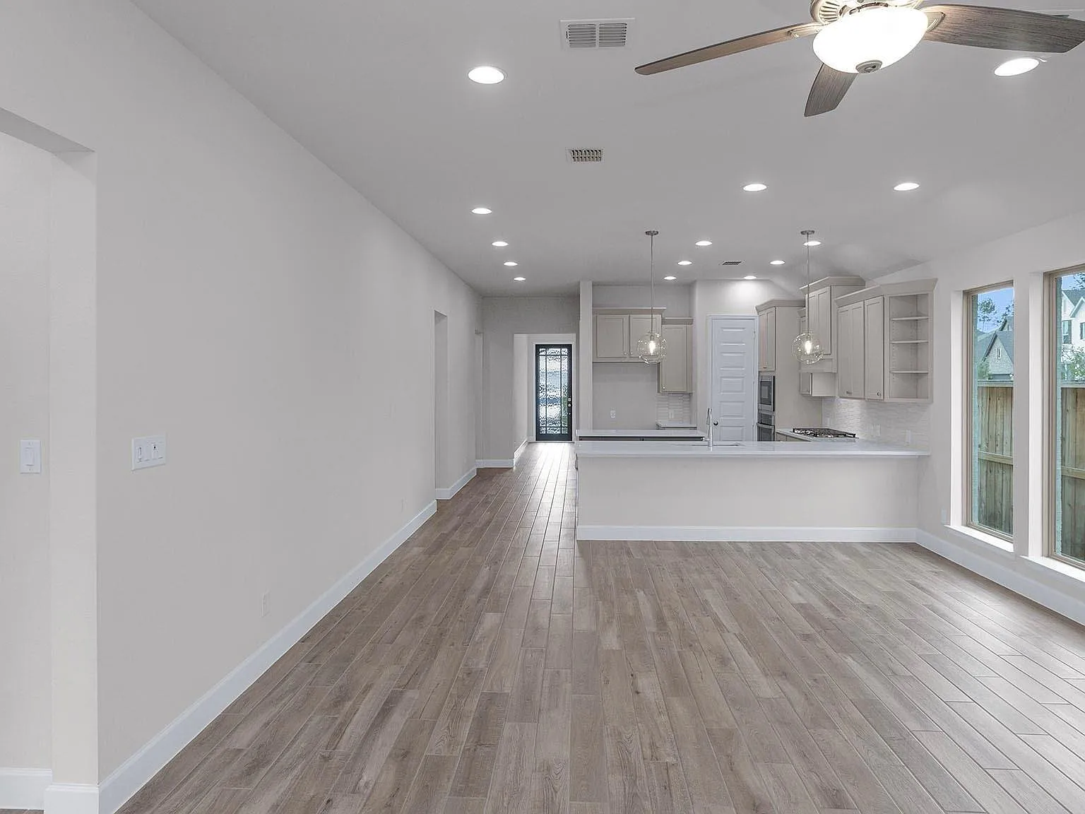4 bed, 3.0 bath, 1942 sqft, $3,500 — Photo 4