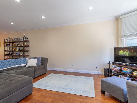 5th image of 2917 25th St