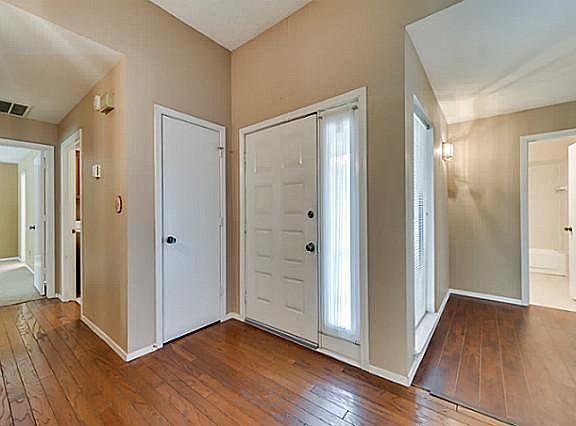 3rd image of 1717 Jasmine Ln